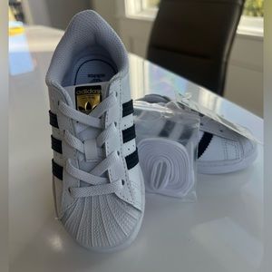 NWT Adidas Supserstar color cloud white/core black, Size 7.5